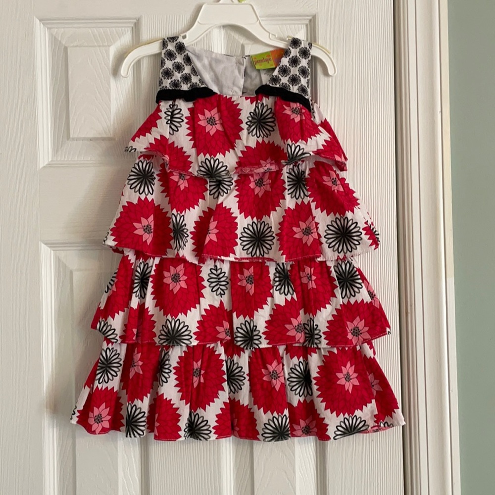 Beautiful floral dress!